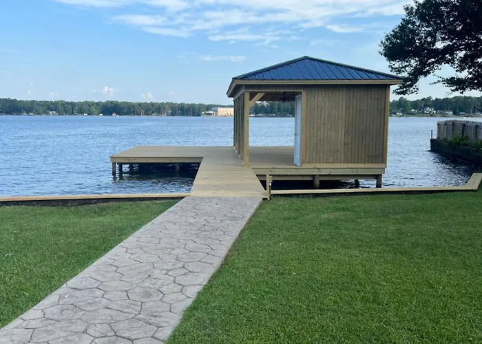 Luxury Lakefront Property