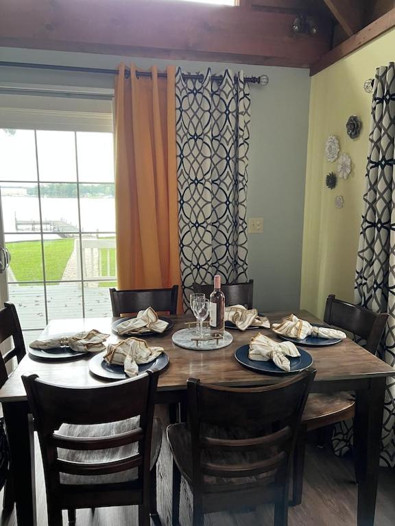 Luxury Lakefront Holiday home